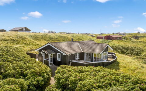 Kasperi - 250M from the Sea: Die Architektur, Dach, Zuhause, Verbundwerkstoff, Daylighting, Abstellgleis, Auffahrt