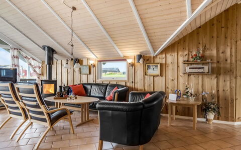 Freya - 200M from the Sea: Dach, Haus, Wohngebiet, Zuhause, Estate, Hütte, Design