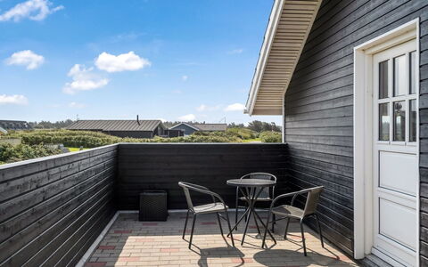 Freya - 200M from the Sea: Dach, Haus, Wohngebiet, Zuhause, Estate, Hütte, Design