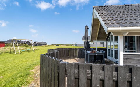 Freya - 200M from the Sea: Dach, Haus, Wohngebiet, Zuhause, Estate, Hütte, Design