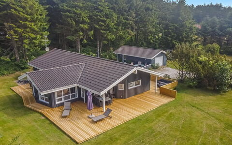Aniki - 1.4Km from the Sea: Die Architektur, Dach, Zuhause, Verbundwerkstoff, Daylighting, Abstellgleis, Auffahrt