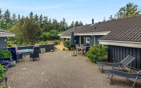 Aniki - 1.4Km from the Sea: Die Architektur, Dach, Zuhause, Verbundwerkstoff, Daylighting, Abstellgleis, Auffahrt