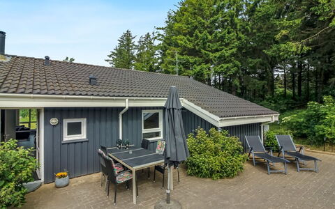 Aniki - 1.4Km from the Sea: Die Architektur, Dach, Zuhause, Verbundwerkstoff, Daylighting, Abstellgleis, Auffahrt
