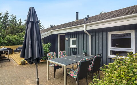 Aniki - 1.4Km from the Sea: Die Architektur, Dach, Zuhause, Verbundwerkstoff, Daylighting, Abstellgleis, Auffahrt