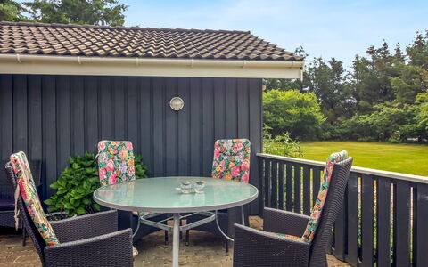 Aniki - 1.4Km from the Sea: Die Architektur, Dach, Zuhause, Verbundwerkstoff, Daylighting, Abstellgleis, Auffahrt