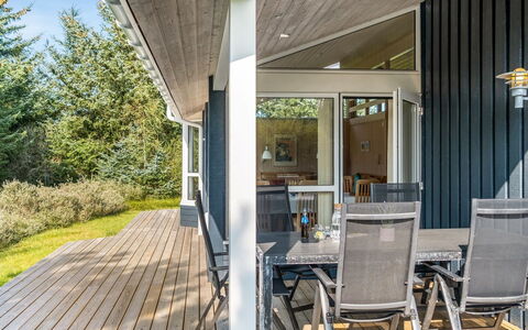 Terho - 1Km from the Sea: Zuhause, Dach, Haus, Tür, Hütte, Schatten, Garten, Ground, Veranda, Garten