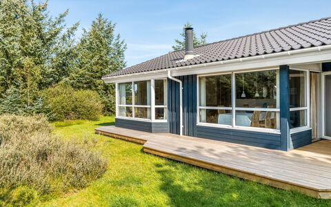 Terho - 1Km from the Sea: Zuhause, Dach, Haus, Tür, Hütte, Schatten, Garten, Ground, Veranda, Garten