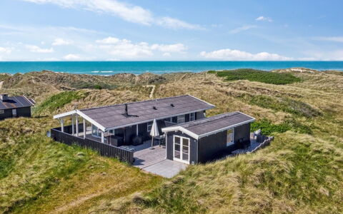 Gojko - 140M from the Sea: Holz, Haus, Hütte, Zuhause, Dach, Ländliches Gebiet, Abstellgleis, Blockhaus, Gartenbauten, Hartholz