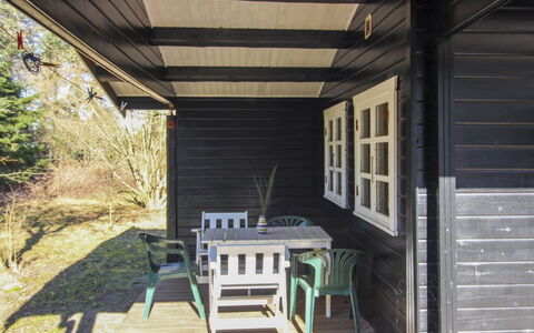 Olin - 600M from the Sea: Haus, Zuhause, Tür, Dach, Hütte, Estate, Garten, Schatten, Abstellgleis, Garten