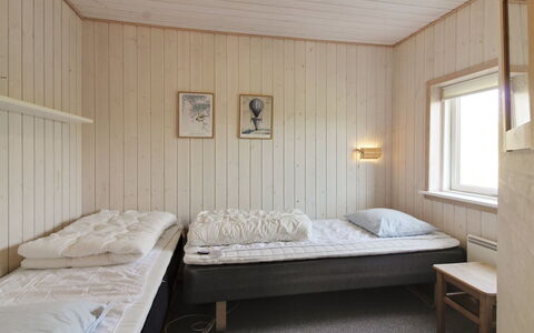 Åmunde - 150M from the Sea: Bett, Holz, Schlafzimmer, Fussboden, Bettdecke, Flooring, Interior Design, Bedding, Möbel, Decke