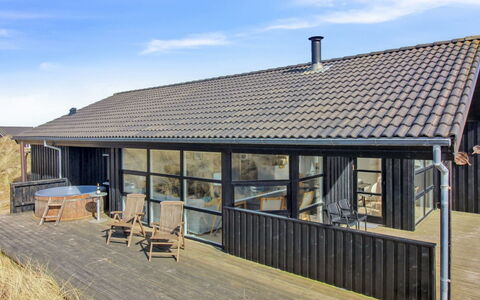 Åmunde - 150M from the Sea: Holz, Dach, Tür, Hütte, Haus, Abstellgleis, Veranda, Hartholz, Deck, Schatten
