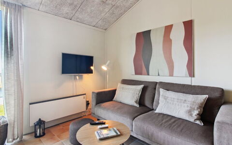 Eydis - 150M from the Sea: Möbel, Interior Design, Flooring, Fussboden, Wand, Couch, Holz, Decke, Zimmer, Wohnzimmer