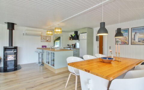 Herma - 300M from the Sea: Interior Design, Flooring, Holz, Decke, Möbel, Fussboden, Light Fixture, Holzboden, Küche, Beleuchtung