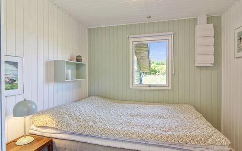 Herma - 300M from the Sea: Holz, Flooring, Fussboden, Schlafzimmer, Decke, Interior Design, Bett, Bettdecke, Bettrahmen, Bedding