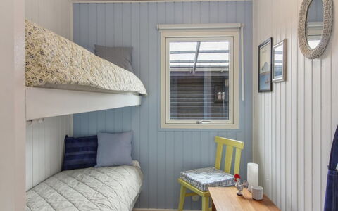 Herma - 300M from the Sea: Holz, Fussboden, Flooring, Interior Design, Schlafzimmer, Decke, Zuhause, Bett, Zimmer, Holzbeize