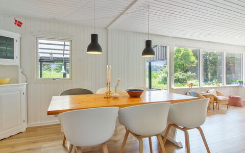 Herma - 300M from the Sea: Flooring, Holz, Interior Design, Möbel, Decke, Fussboden, Light Fixture, Küche & Esszimmer Tisch, Esszimmer, Zuhause