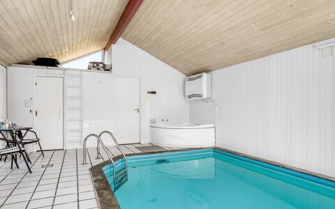 Anne - 100M from the Sea: Fussboden, Flooring, Decke, Verbundwerkstoff, Schwimmbad, Resort, Hotel, Design, Dachboden, Armatur