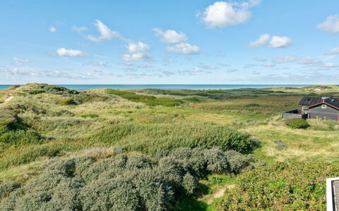 Anne - 100M from the Sea: Himmel, Blau, Gras, Vegetation, Wiese, Ökoregion, Pflanzengemeinschaft, Wolke, Grundstueck, Shrubland