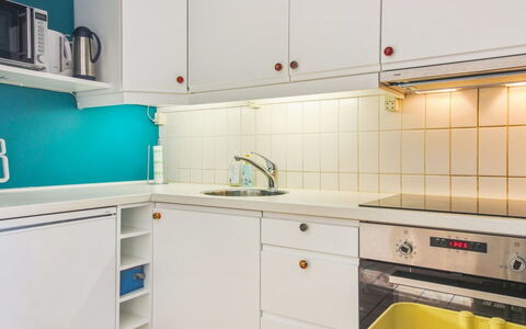 Kauko - 150M from the Sea: Küche, Countertop, Interior Design, Küchengerät, Major Appliance, Flooring, Cabinetry, Decke, Spüle, Sinken