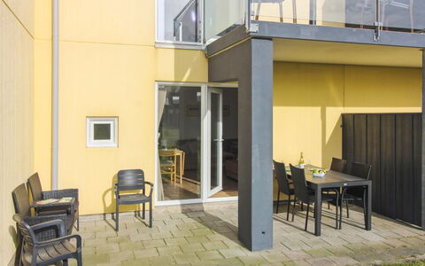 Kauko - 150M from the Sea: Flooring, Fussboden, Tür, Stuhl, Schatten, Holzbeize, Glas, Zimmerpflanze, Balkon, Blumentopf