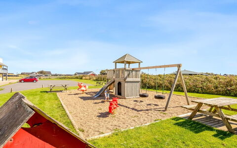 Kauko - 150M from the Sea: Landschaft, Grundstueck, Rasen, Landscaping, Park, Garten, Eco Hotel, Bauernhof, Resort, Bauernhaus