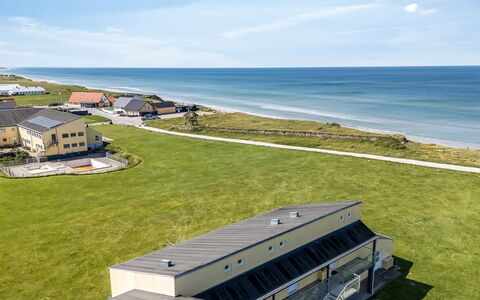 Helke - 150M from the Sea: Hütte, Zuhause, Haus, Dach, Veranda, Estate, Abstellgleis, Gartenbauten, Bauernhaus, Garten