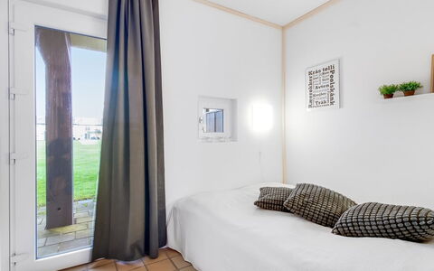 Solveg - 150M from the Sea: Interior Design, Wand, Fussboden, Flooring, Holz, Bett, Decke, Möbel, Schlafzimmer, Textil