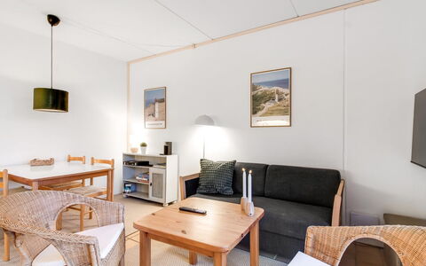 Solveg - 150M from the Sea: Möbel, Flooring, Interior Design, Fussboden, Holz, Decke, Zimmer, Couch, Wohnzimmer, Tabelle