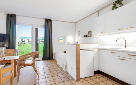 Solveg - 150M from the Sea: Möbel, Flooring, Interior Design, Fussboden, Decke, Wohnung, Stuhl, Küche, Countertop, Cabinetry