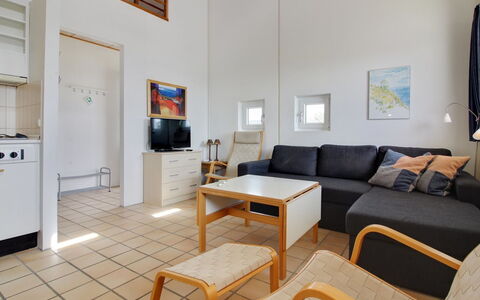 Tomte - 70M from the Sea: Möbel, Interior Design, Flooring, Fussboden, Holz, Decke, Zimmer, Couch, Wohnung, Wohnzimmer