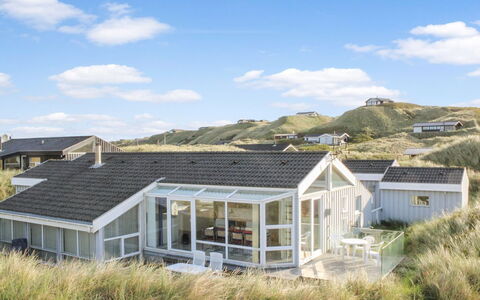 Avni - 200M from the Sea: Haus, Zuhause, Tür, Dach, Hütte, Estate, Garten, Schatten, Abstellgleis, Garten