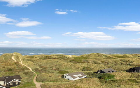 Avni - 200M from the Sea: Haus, Zuhause, Tür, Dach, Hütte, Estate, Garten, Schatten, Abstellgleis, Garten