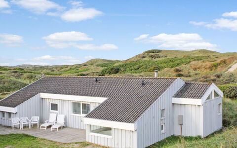Avni - 200M from the Sea: Haus, Zuhause, Tür, Dach, Hütte, Estate, Garten, Schatten, Abstellgleis, Garten