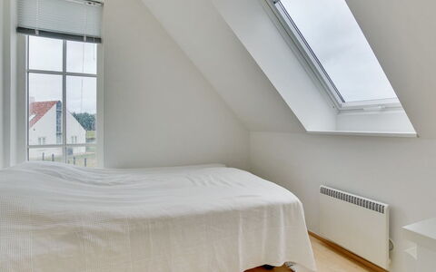 Adrian - 200M from the Sea: Interior Design, Holz, Flooring, Decke, Fussboden, Schlafzimmer, Zuhause, Beleuchtung, Bett, Zimmer
