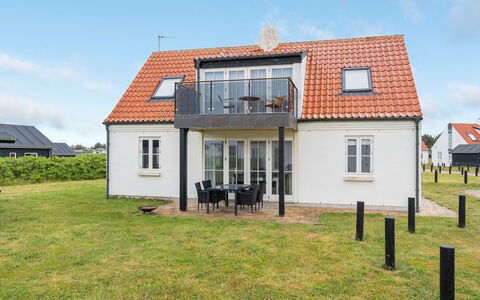 Adrian - 200M from the Sea: Himmel, Zuhause, Hütte, Estate, Abstellgleis