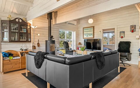 Mathy - 900M from the Sea: Holz, Möbel, Zuhause, Interior Design, Decke, Flooring, Holzboden, Fussboden, Wohnzimmer, Hartholz