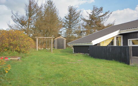 Gesine - 900M from the Sea: Gras, Dach, Grundstueck, Hütte, Ländliches Gebiet, Rasen, Schatten, Ground, Hinterhof, Garten