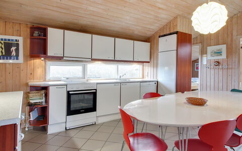 Gesine - 900M from the Sea: Decke, Flooring, Interior Design, Fussboden, Verbundwerkstoff, Möbel, Resort, Hotel, Design, Daylighting