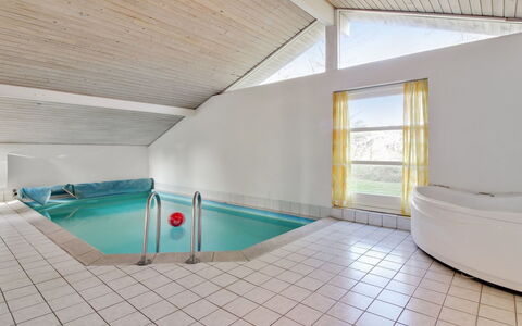 Gesine - 900M from the Sea: Decke, Flooring, Interior Design, Fussboden, Verbundwerkstoff, Möbel, Resort, Hotel, Design, Daylighting