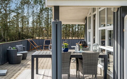 Richardine - 850M from the Sea: Decke, Flooring, Interior Design, Fussboden, Verbundwerkstoff, Möbel, Resort, Hotel, Design, Daylighting