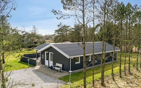 Richardine - 850M from the Sea: Hütte, Zuhause, Haus, Dach, Veranda, Estate, Abstellgleis, Gartenbauten, Bauernhaus, Garten
