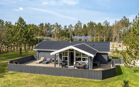 Richardine - 850M from the Sea: Decke, Flooring, Interior Design, Fussboden, Verbundwerkstoff, Möbel, Resort, Hotel, Design, Daylighting