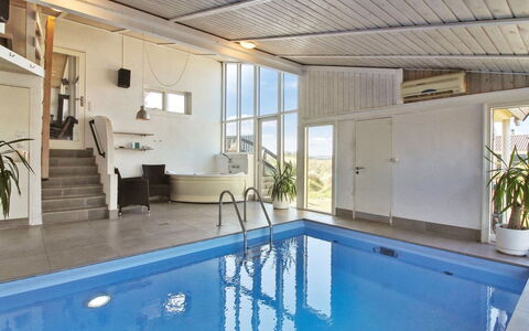 Judeth - 300M from the Sea: Möbel, Interior Design, Stuhl, Flooring, Tabelle, Resort, Fussboden, Decke, Zimmer, Eco Hotel