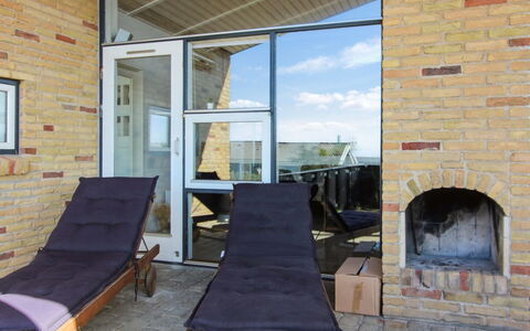 Judeth - 300M from the Sea: Möbel, Interior Design, Stuhl, Flooring, Tabelle, Resort, Fussboden, Decke, Zimmer, Eco Hotel
