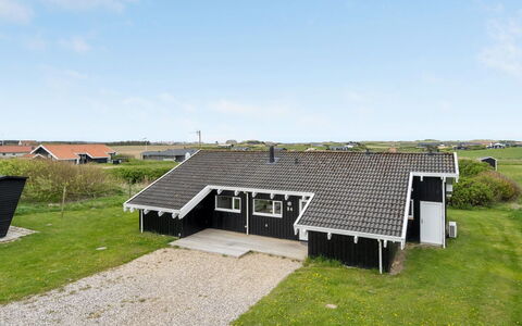 Hilkka - 500M from the Sea: Dach, Haus, Grundstueck, Zuhause, Hütte, Estate, Gartenbauten, Schatten, Blockhaus, Landscaping