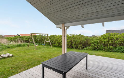 Hilkka - 500M from the Sea: Dach, Haus, Grundstueck, Zuhause, Hütte, Estate, Gartenbauten, Schatten, Blockhaus, Landscaping