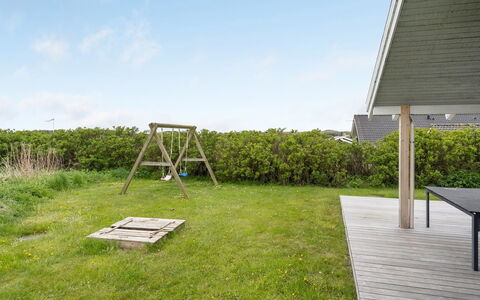 Hilkka - 500M from the Sea: Dach, Haus, Grundstueck, Zuhause, Hütte, Estate, Gartenbauten, Schatten, Blockhaus, Landscaping