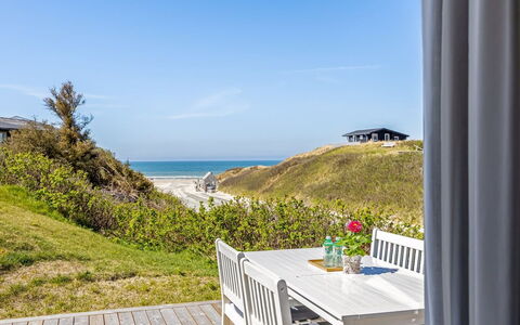 Doritea - 50M from the Sea: Hütte, Zuhause, Haus, Dach, Veranda, Estate, Abstellgleis, Gartenbauten, Bauernhaus, Garten