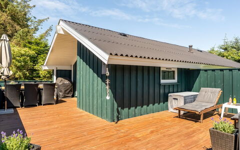 Seda - 600M from the Sea: Holz, Dach, Hütte, Blockhaus, Estate, Strahl, Holz, Veranda, Design, Hartholz