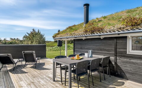 Eddi - 550M from the Sea: Vegetation, Strauch, Frühling, Hütte, Garten, Schatten, Hinterhof, Garten, Stuhl